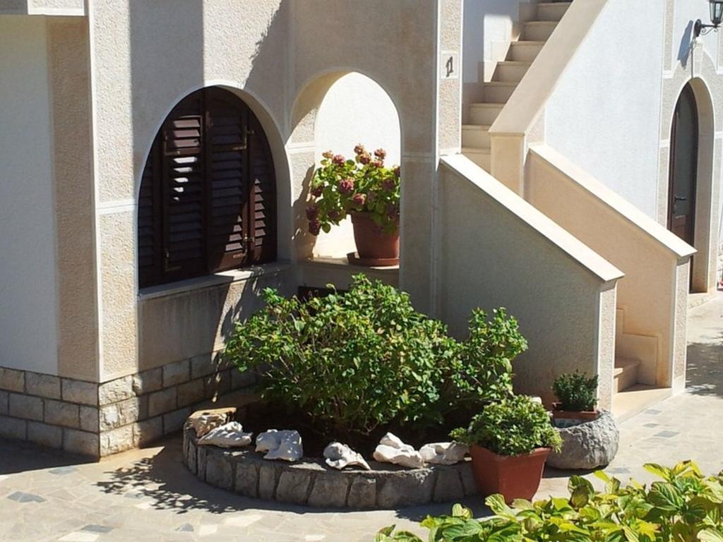 Apartments Franjo Малий Лошинь Екстер'єр фото